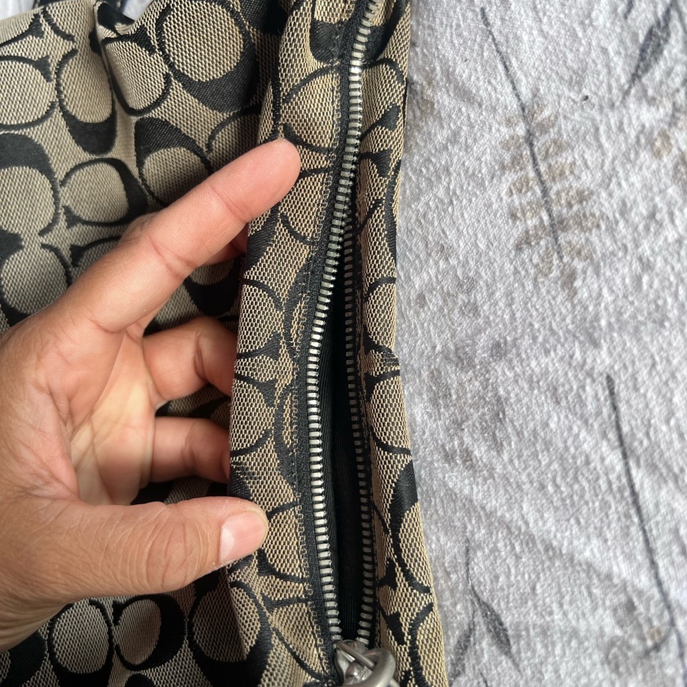 Coach Black and Cream Signature Shoulder Bag - Picture 8 of 12